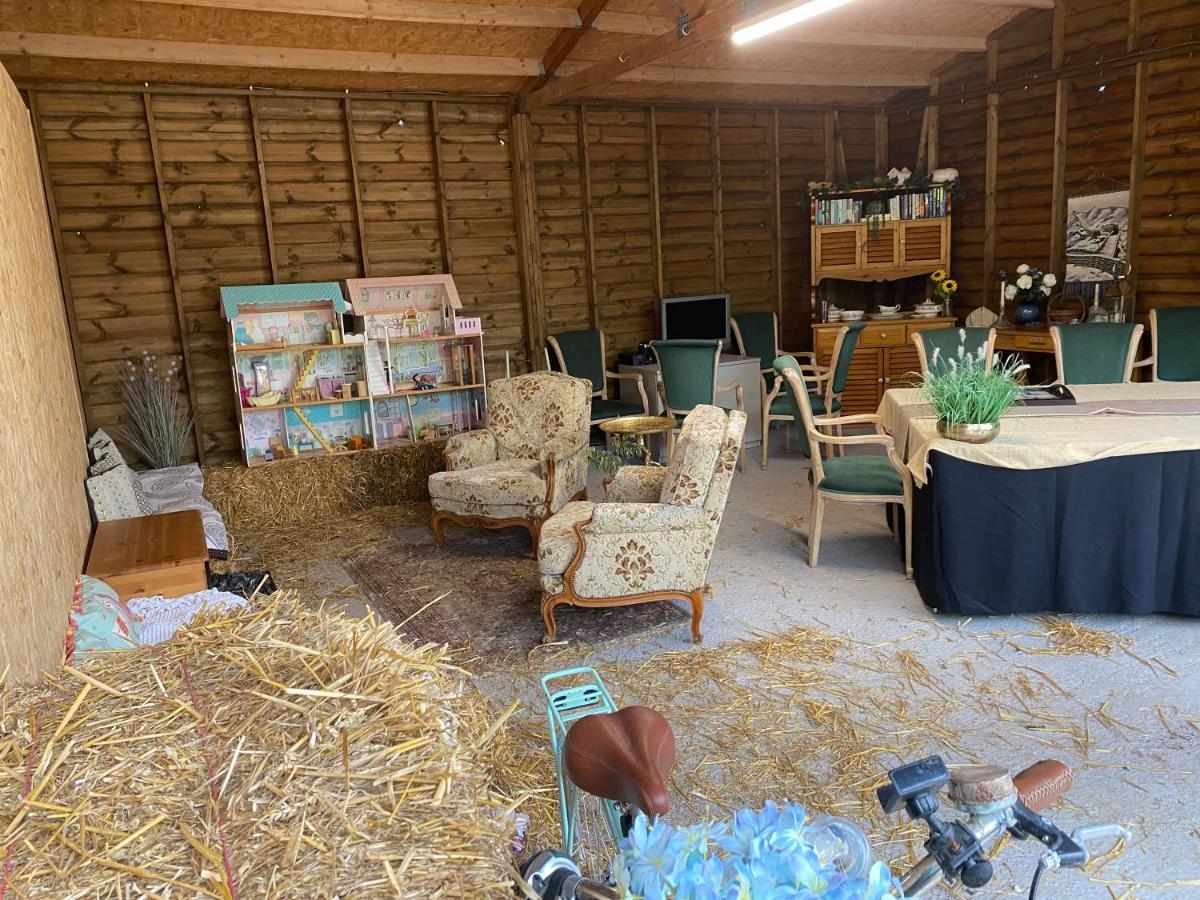 The Piggery Pod Hotel Sittingbourne Exterior foto
