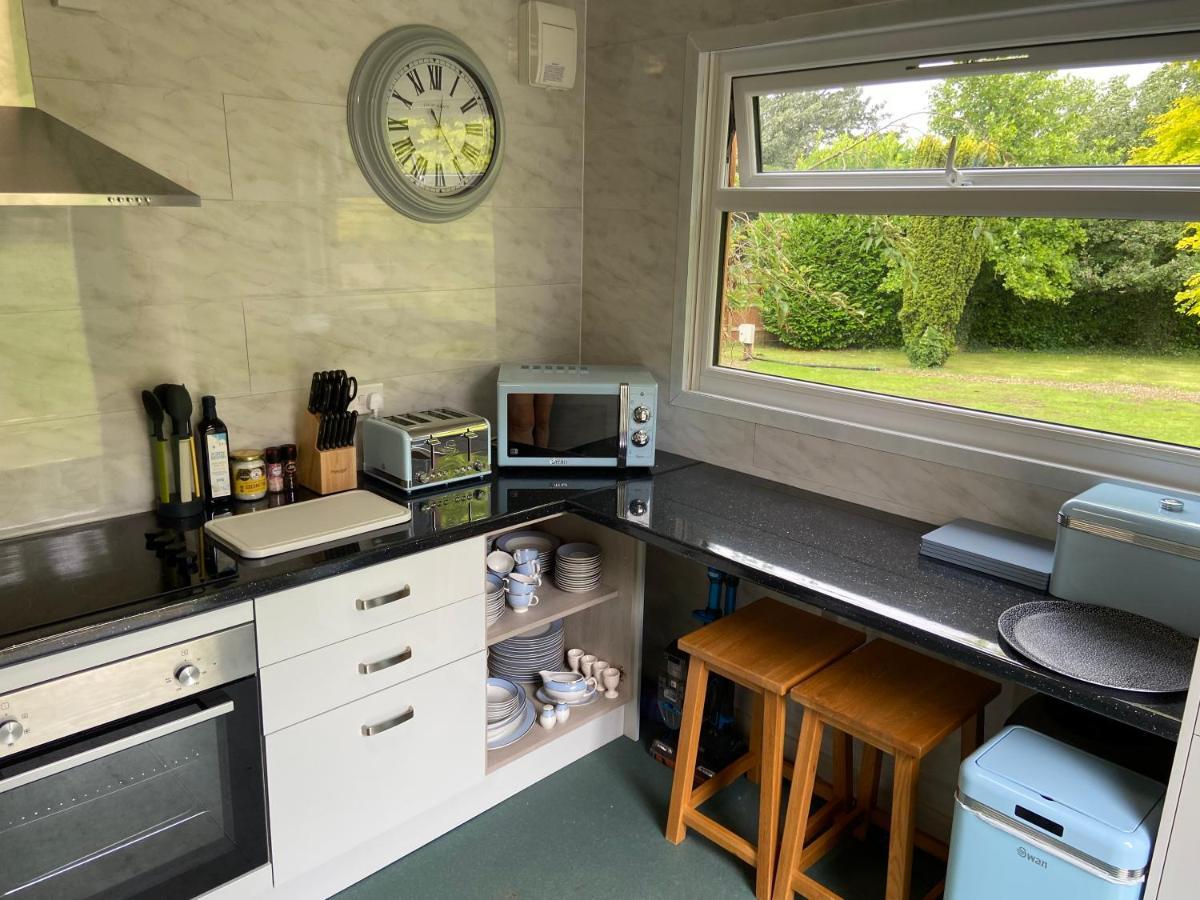 The Piggery Pod Hotel Sittingbourne Exterior foto