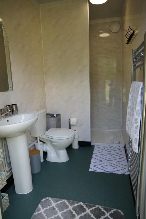 The Piggery Pod Hotel Sittingbourne Exterior foto