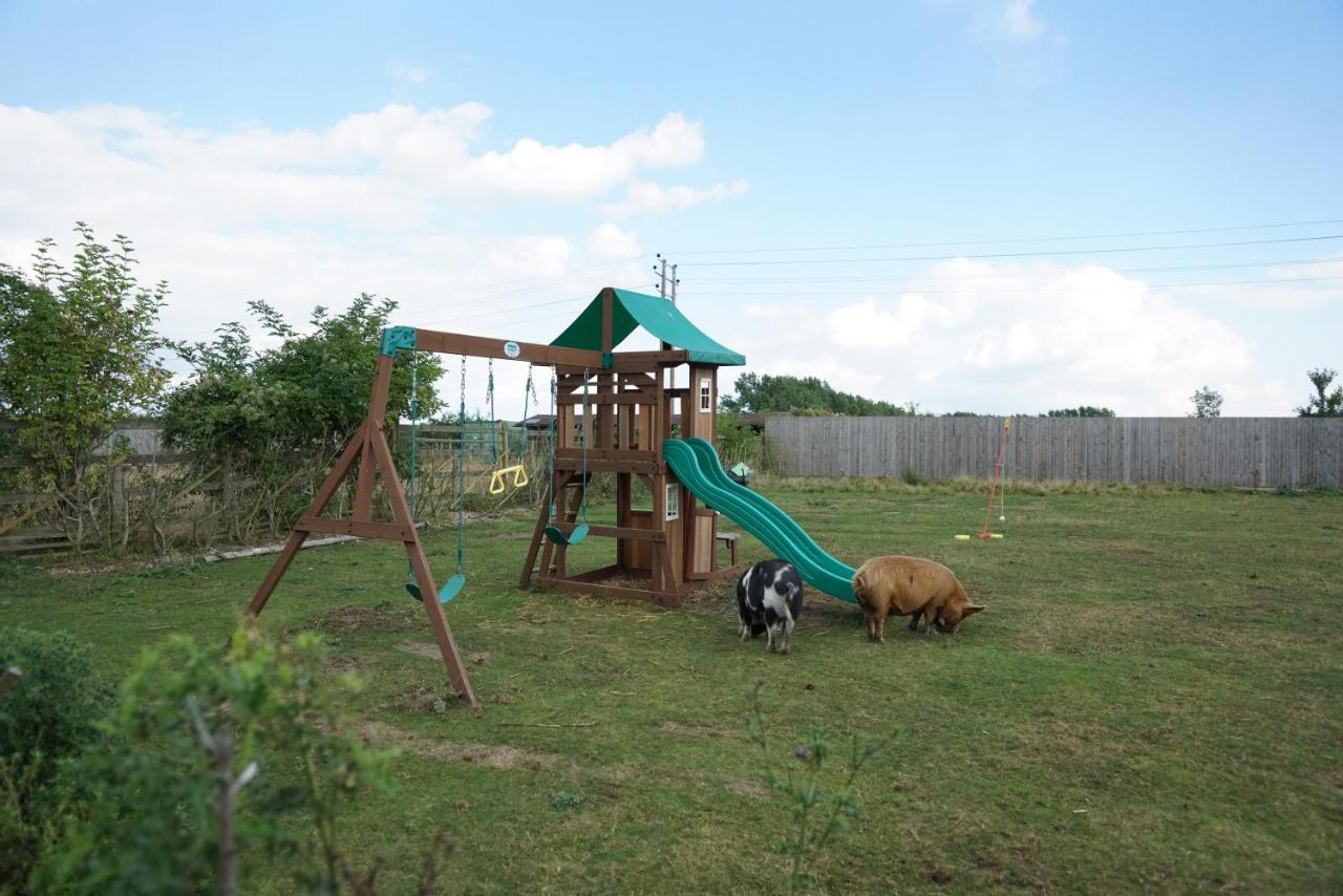The Piggery Pod Hotel Sittingbourne Exterior foto